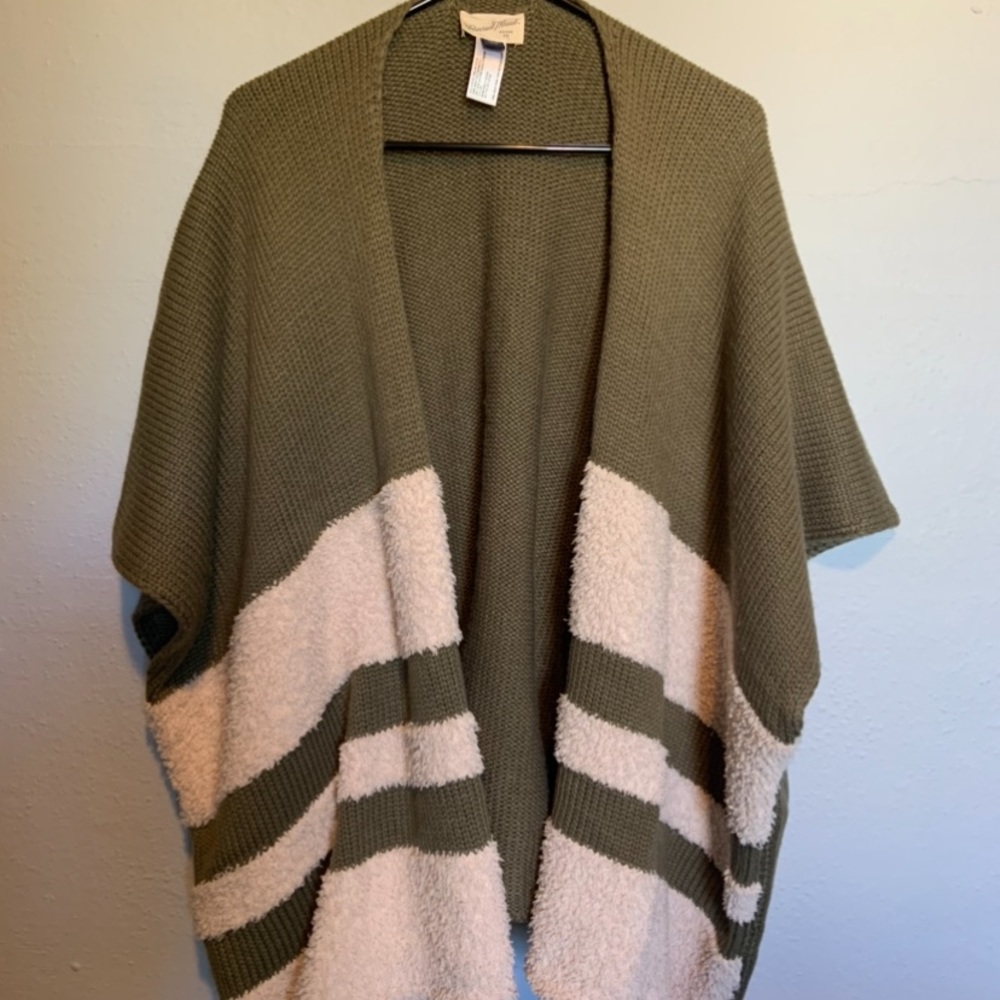 *LIKE NEW* Army Green and Cream Poncho